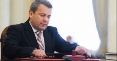 Stire din Politică-Administrație : "Consecvența va duce la recredibilizarea PDL"