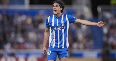 Stire din Sport : Ianis Hagi ar putea să o părăsească pe Alaves. Este aşteptat în Scoţia