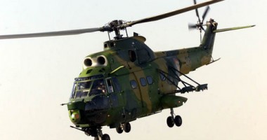 Armata transportă hrană și medicamente pentru sinistrați