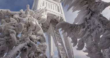 Stire din Eveniment : IMAGINI DE BASM / Natura transformată în sculpturi de gheață