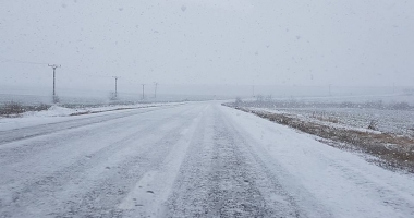 Galerie foto. IARNĂ LA CONSTANȚA / Drumuri acoperite cu zăpadă, se circulă greu! - 2