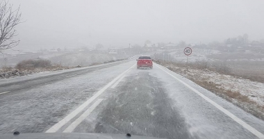 Galerie foto. IARNĂ LA CONSTANȚA / Drumuri acoperite cu zăpadă, se circulă greu! - 3