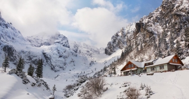 Bărbat surprins de o avalanșă în Masivul Bucegi