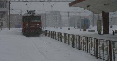 Stire din Social : CFR Călători a anulat încă șase trenuri, din cauza ninsorii și viscolului