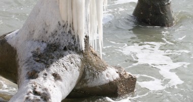 Galerie FOTO / La malul Mării Negre, iarna nu-i ca ... iarna! - 5