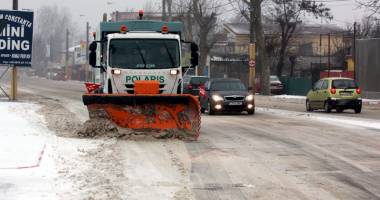 Stire din Social : Iarnă la Constanța. Au fost scoase utilajele de deszăpezire, agenții economici notificați să curețe zăpada