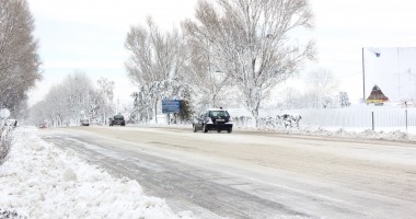 Stire din Social : Două drumuri naționale sunt în continuare închise în județ