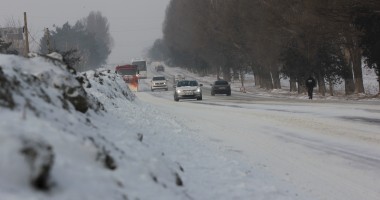 Stire din Eveniment : Vrei să pleci la drum? Vezi aici lista drumurilor închise în țară din cauza zăpezii