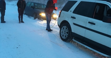 Stire din Eveniment : COD ROȘU DE VISCOL LA CONSTANȚA! Oameni salvați din nămeți, la Kogălniceanu. Mai sunt și alte persoane blocate pe drumuri