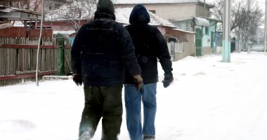 Stire din Eveniment : Bărbați rătăciți pe un câmp din cauza ceții, găsiți după trei ore. STS: Operatorul ISU care a preluat cazul a greșit procedura