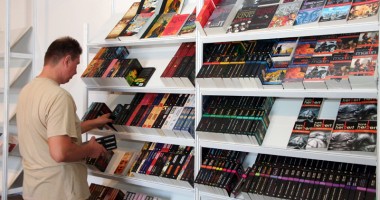 Stire din Cultură-Educație : Cu ce lansări de carte vine Târgul GAUDEAMUS