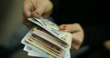 Stire din Economie : Iată cu cât crește salariul minim