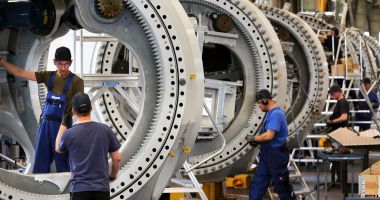 Iată cu cât s-a redus producția industrială a României