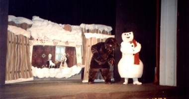 Stire din Cultură-Educație : "Iată vin colindători" la Teatrul pentru copii