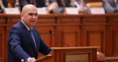 Stire din Politică-Administrație : Premierul Bolojan, în Parlament: „Moțiunea este mincinoasă, este cinică și artificială”