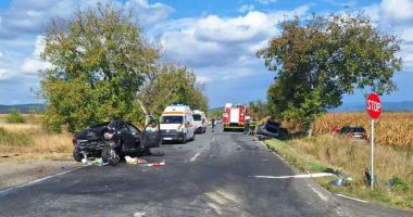 Stire din Eveniment : Şapte persoane, între care o fată de 11 ani, rănite într-un accident pe DN 68