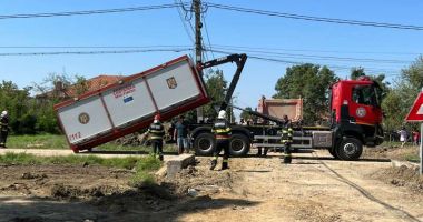 Bărbat surprins sub un mal de pământ, găsit decedat