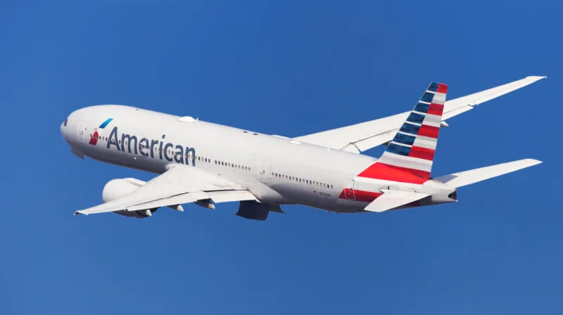 Stire din Actualitate : Un mecanic de la American Airlines este acuzat de sabotarea unui avion cu 150 de oameni la bord