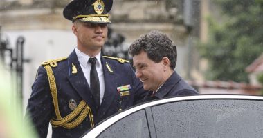 Stire din Eveniment : Nicușor Dan a rămas fără pază de corp. SPP l-a retras pe ofițerul devenit vedetă