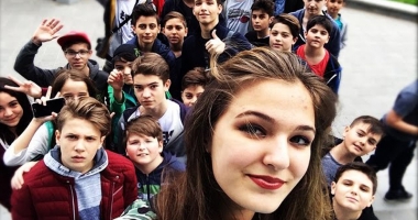 Stire din Cultură-Educație : Idolii generației IT vin la Maritimo