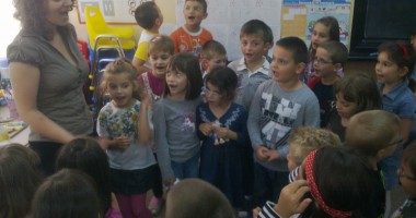 Stire din Cultură-Educație : Ieri - elevi, azi - profesori