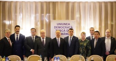 Stire din Cultură-Educație : Etnicii turci încheie luna Sfântă Ramazan cu trei zile de sărbătoare