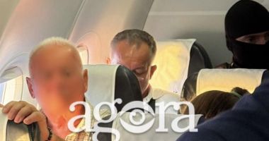 Stire din Actualitate : Vladimir Plahotniuc este adus la Chișinău. Primele imagini cu el în avion, flancat de mascați