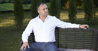 Stire din Actualitate : Socialistul Igor Dodon, simpatizant al Moscovei, este noul președinte al Republicii Moldova