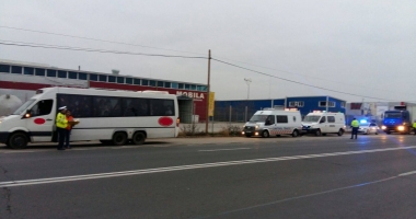 Șofer de microbuz, rupt de beat la volan. Polițiștii l-au însoțit la spital