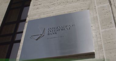 Stire din Social : Banii de pensii private ai românilor, în pericol! 350 milioane lei de la Pilonul II, blocaţi la Banca de Investiţii, controlată de Rusia