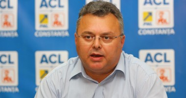 Stire din Politică-Administrație : "Îi cerem  lui Victor Ponta să nu sfideze Justiția"