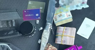 Descoperire surpriză într-o stație de taxi. Substanțe psihoactive și bani, confiscate de jandarmi - 2