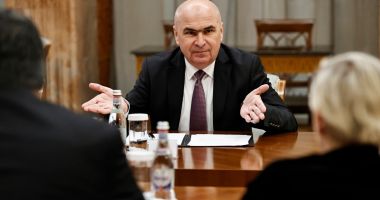 Stire din Actualitate : Premierul discută cu retailerii despre plafonarea prețurilor la alimentele de bază
