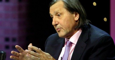 Stire din Politică-Administrație : Ilie Năstase candidează la Senat