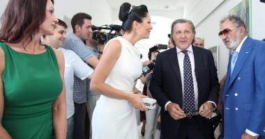 Stire din Monden : "Eu mi-am cumpărat întotdeauna singură mașinile"