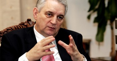 Stire din Politică-Administrație : "USL se rupe dacă nu pleacă Roșca Stănescu"