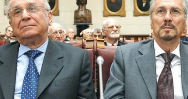 Stire din Politică-Administrație : Iliescu și Constantinescu ar putea rămâne fără privilegii