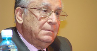 Stire din Politică-Administrație : "Ideea revenirii la Parlament unicameral este una năstrușnică"