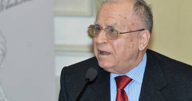 Stire din Politică-Administrație : Ion Iliescu a semnat cartea de condoleanțe de la Ambasada Franței: Atacurile teroriste exprimă primitivism în gândirea unora