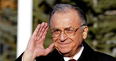 Stire din Actualitate : Ion Iliescu, intervenţie sub anestezie totală după ce a fost diagnosticat cu cancer pulmonar
