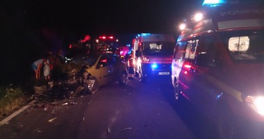 Stire din Eveniment : TRAGEDIE RUTIERĂ. Soția și fiica unui cunoscut interlop din Mangalia au murit / Galerie foto