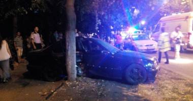 Galerie foto. ACCIDENT GRAV la Dacia. BMW înfipt într-un copac - 7