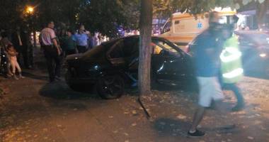 Galerie foto. ACCIDENT GRAV la Dacia. BMW înfipt într-un copac - 8