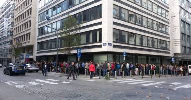 Stire din Politică-Administrație : Vot diaspora. Ce spune Comisia Europeană despre dezastrul creat