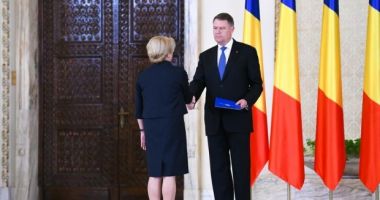 Stire din Politică-Administrație : Ședință solemnă în Parlament. Iohannis și Dăncilă participă la eveniment