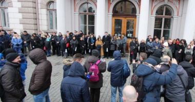Stire din Eveniment : Magistrații reiau protestele față de modificarea codurilor penale