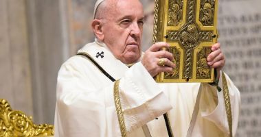 Papa Francisc, la ieșirea din spital: Sunt încă în viață!