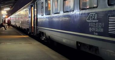 Stire din Social : Peste 80 de trenuri vor staţiona în noaptea de sâmbătă spre duminică, pentru trecerea la ora oficială de iarnă