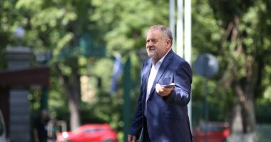 Stire din Social : Omul de afaceri care i-a dat lui Buzatu geanta cu bani spune că nu l-a denunţat pe acesta