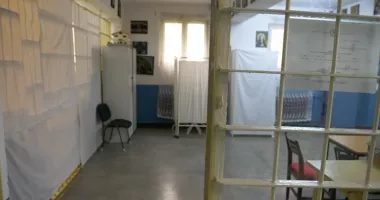 Stire din Eveniment : Polițiștii din Alba, cercetați pentru neglijență în serviciu după sinuciderea femeii aflate în arest